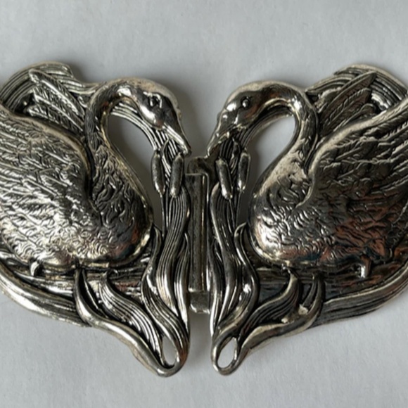 Swan cloak clasp in silver - Picture 2 of 5